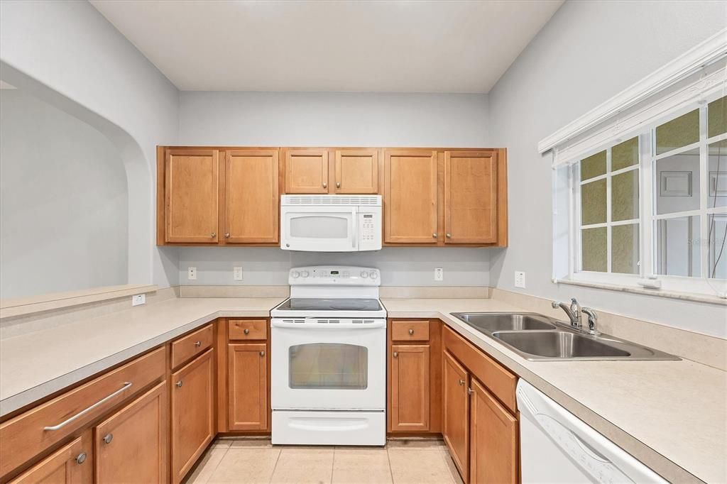 На продажу: $215,000 (2 спален, 2 ванн, 1539 Квадратных фут)