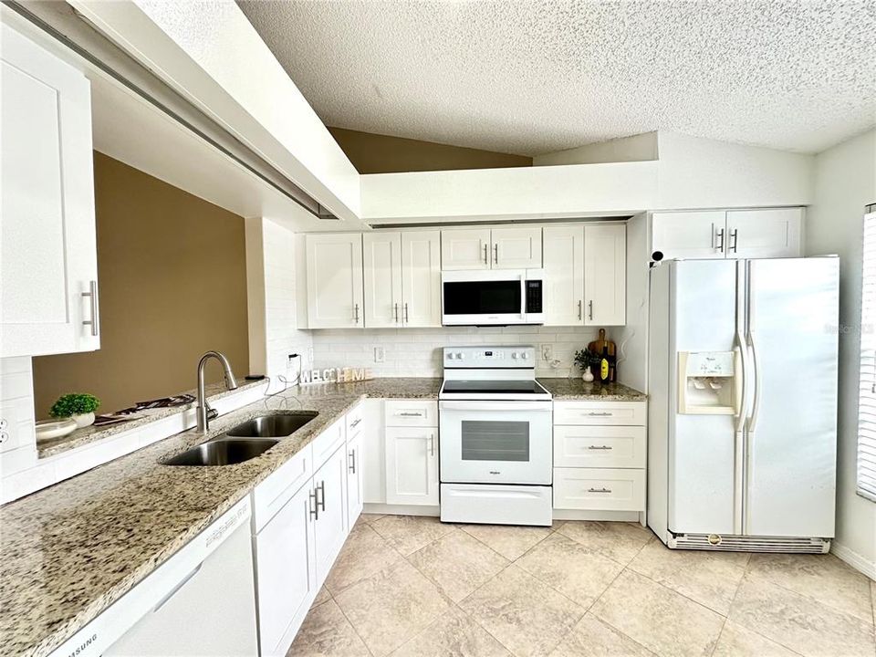 Active With Contract: $270,000 (3 beds, 2 baths, 1163 Square Feet)