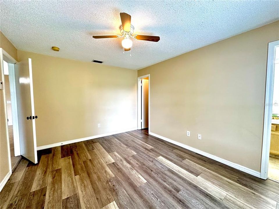 Active With Contract: $270,000 (3 beds, 2 baths, 1163 Square Feet)