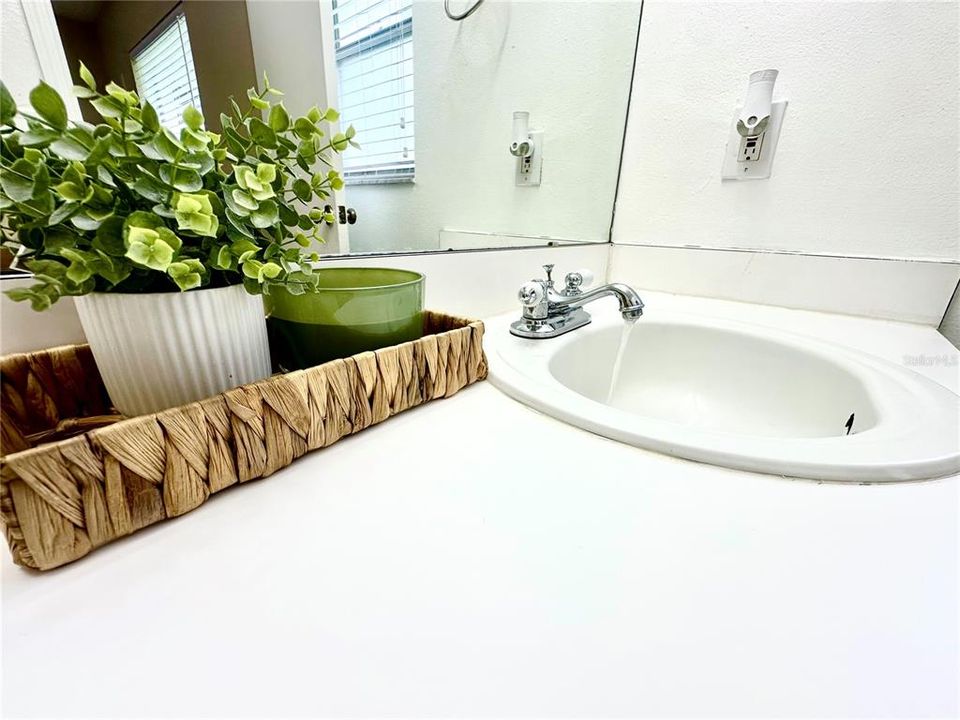 Active With Contract: $270,000 (3 beds, 2 baths, 1163 Square Feet)