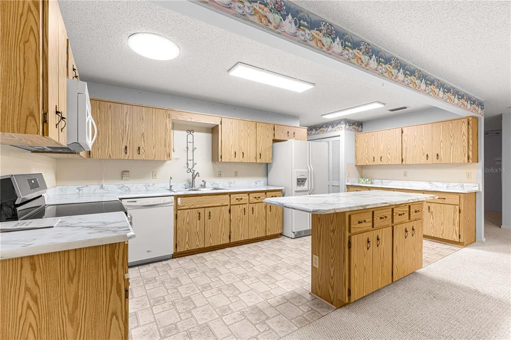 Active With Contract: $145,000 (2 beds, 2 baths, 1748 Square Feet)