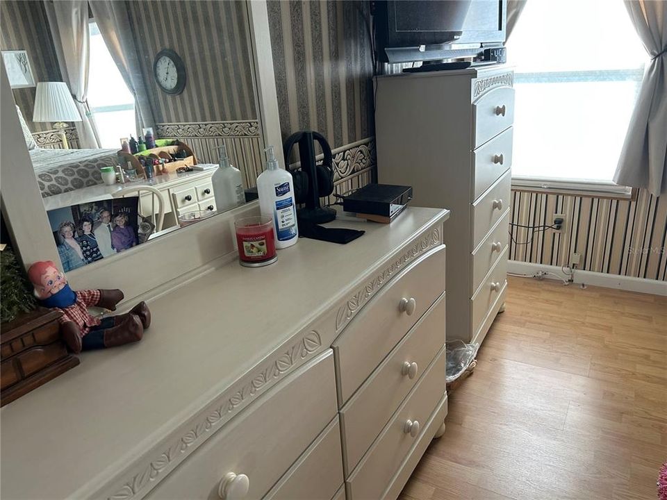 合同活跃: $199,999 (3 贝兹, 2 浴室, 1560 平方英尺)