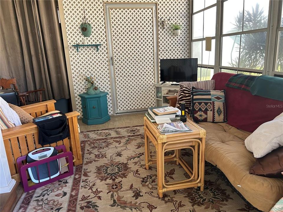 合同活跃: $199,999 (3 贝兹, 2 浴室, 1560 平方英尺)