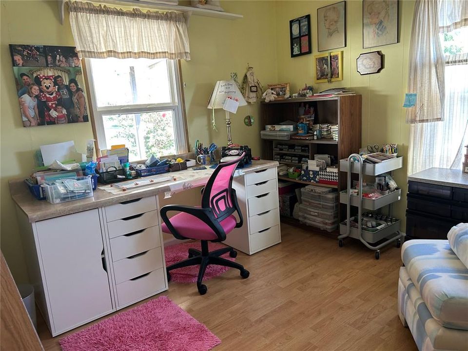 合同活跃: $199,999 (3 贝兹, 2 浴室, 1560 平方英尺)