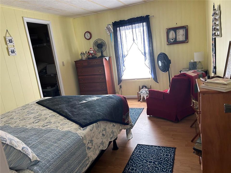 合同活跃: $199,999 (3 贝兹, 2 浴室, 1560 平方英尺)