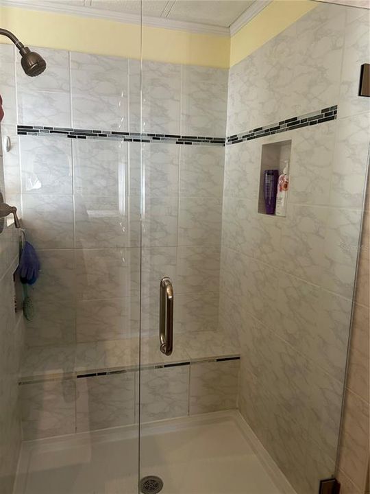 合同活跃: $199,999 (3 贝兹, 2 浴室, 1560 平方英尺)