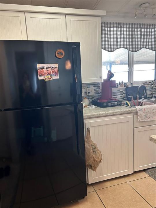 合同活跃: $199,999 (3 贝兹, 2 浴室, 1560 平方英尺)