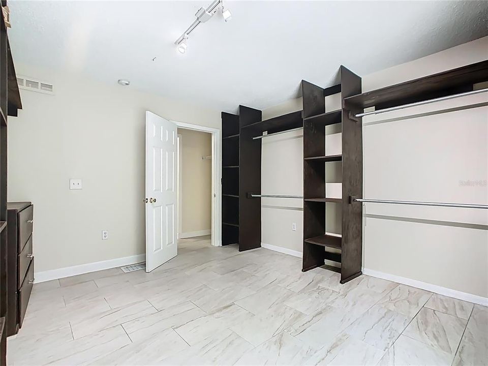 待售: $310,000 (4 贝兹, 3 浴室, 2101 平方英尺)