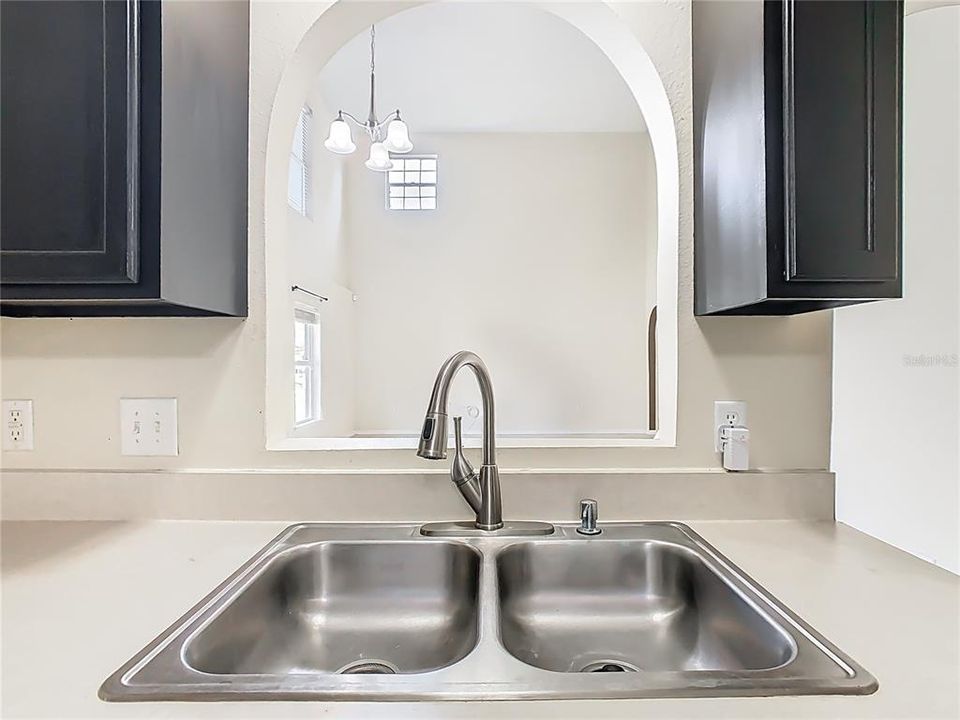 待售: $310,000 (4 贝兹, 3 浴室, 2101 平方英尺)