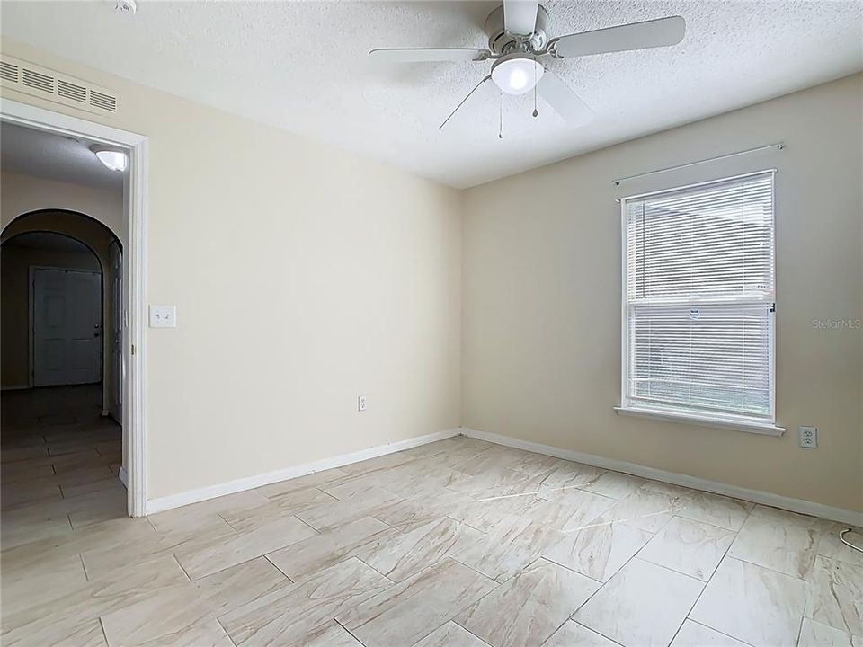 待售: $310,000 (4 贝兹, 3 浴室, 2101 平方英尺)