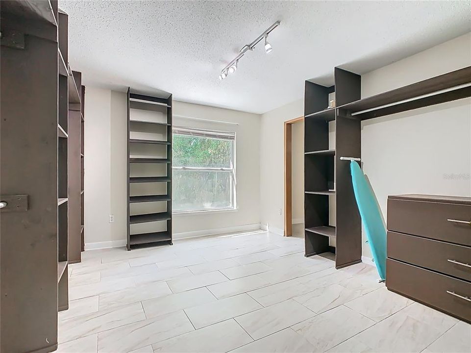 待售: $310,000 (4 贝兹, 3 浴室, 2101 平方英尺)