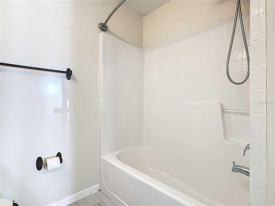 待售: $310,000 (4 贝兹, 3 浴室, 2101 平方英尺)