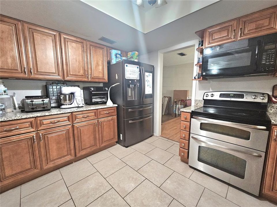 Activo con contrato: $295,000 (2 camas, 2 baños, 1624 Pies cuadrados)