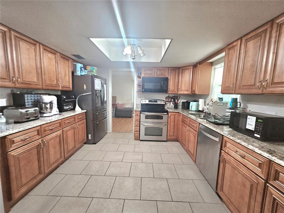 Activo con contrato: $295,000 (2 camas, 2 baños, 1624 Pies cuadrados)