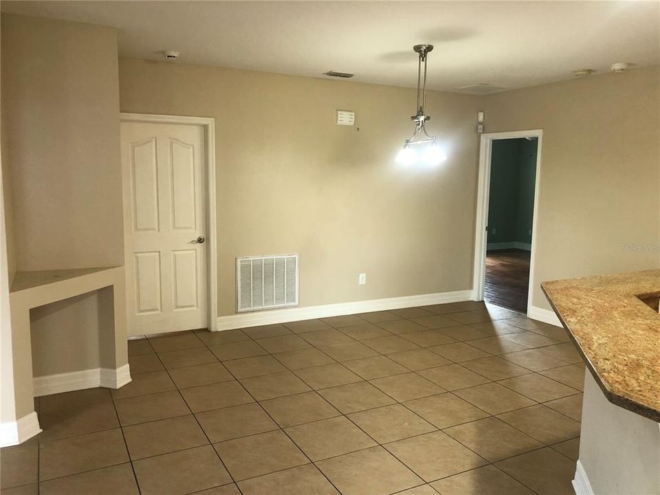 В аренду: $1,900 (3 спален, 2 ванн, 1733 Квадратных фут)