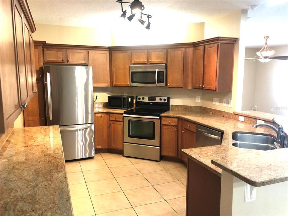 В аренду: $1,900 (3 спален, 2 ванн, 1733 Квадратных фут)