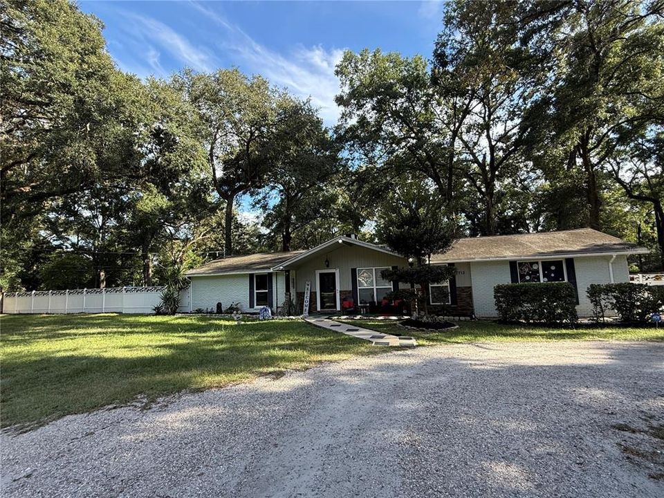 合同活跃: $382,000 (3 贝兹, 2 浴室, 1912 平方英尺)