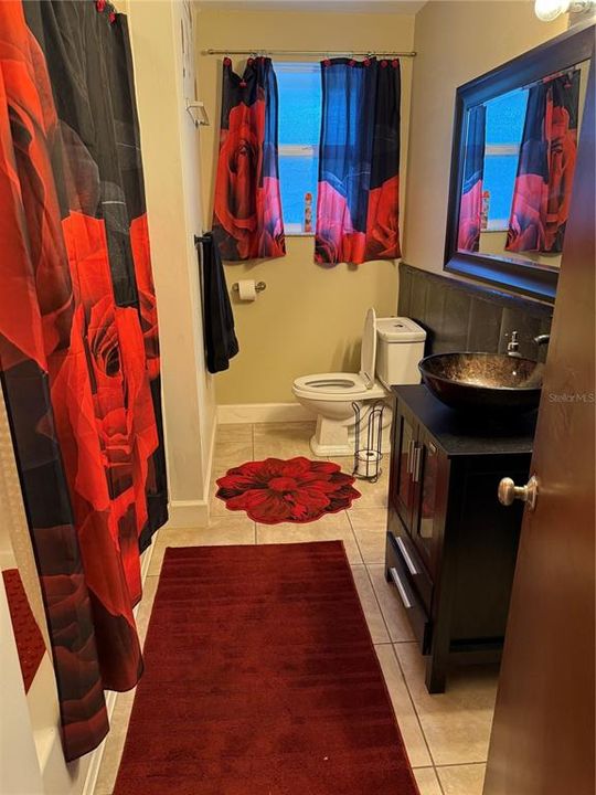 合同活跃: $382,000 (3 贝兹, 2 浴室, 1912 平方英尺)