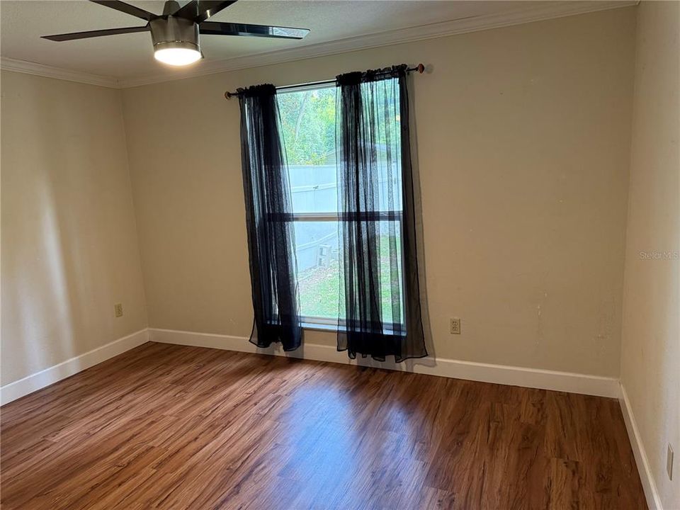 合同活跃: $382,000 (3 贝兹, 2 浴室, 1912 平方英尺)