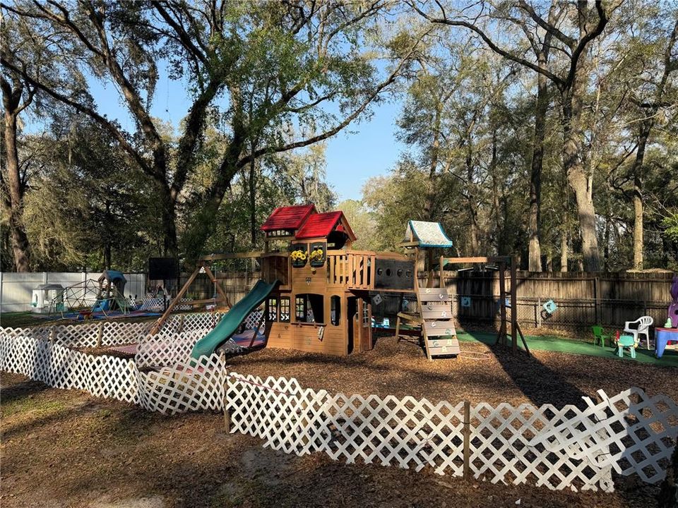 合同活跃: $382,000 (3 贝兹, 2 浴室, 1912 平方英尺)