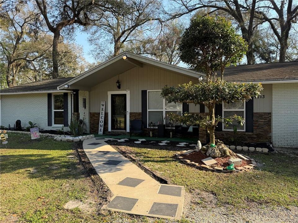 合同活跃: $382,000 (3 贝兹, 2 浴室, 1912 平方英尺)