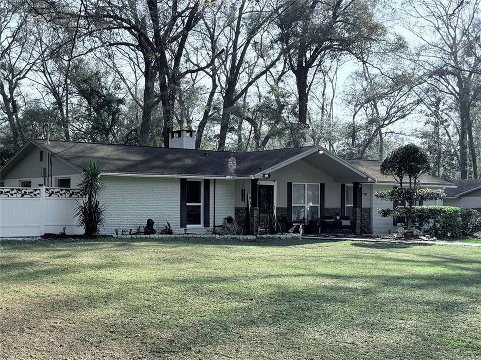 合同活跃: $382,000 (3 贝兹, 2 浴室, 1912 平方英尺)