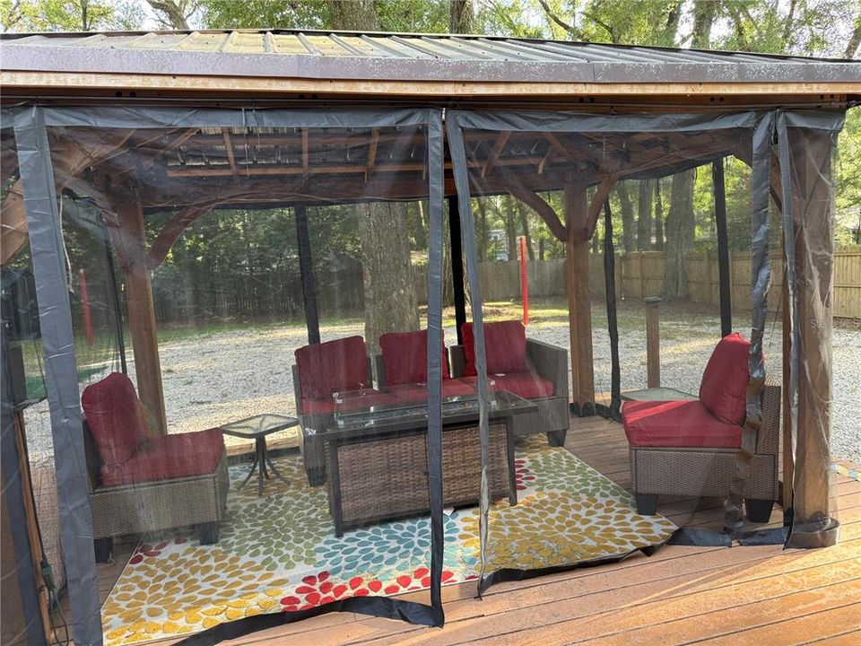 合同活跃: $382,000 (3 贝兹, 2 浴室, 1912 平方英尺)