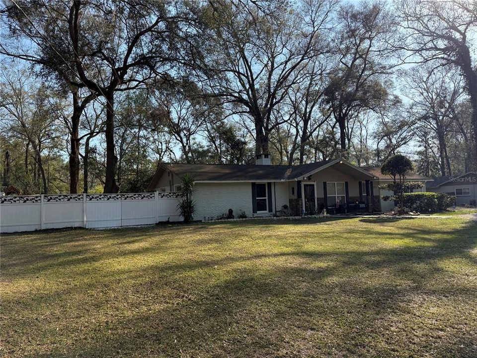 合同活跃: $382,000 (3 贝兹, 2 浴室, 1912 平方英尺)