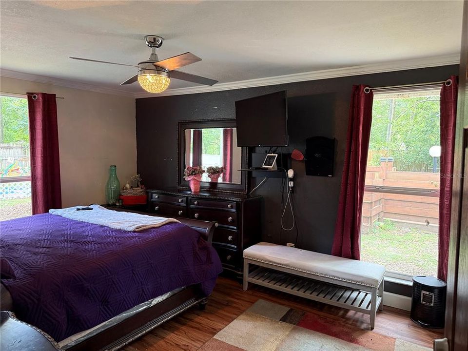 合同活跃: $382,000 (3 贝兹, 2 浴室, 1912 平方英尺)