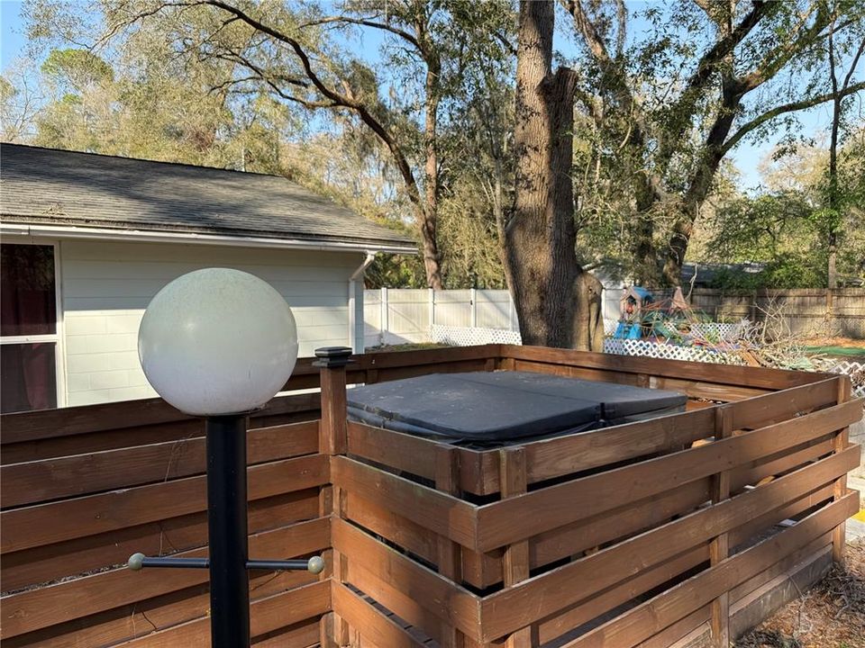 合同活跃: $382,000 (3 贝兹, 2 浴室, 1912 平方英尺)