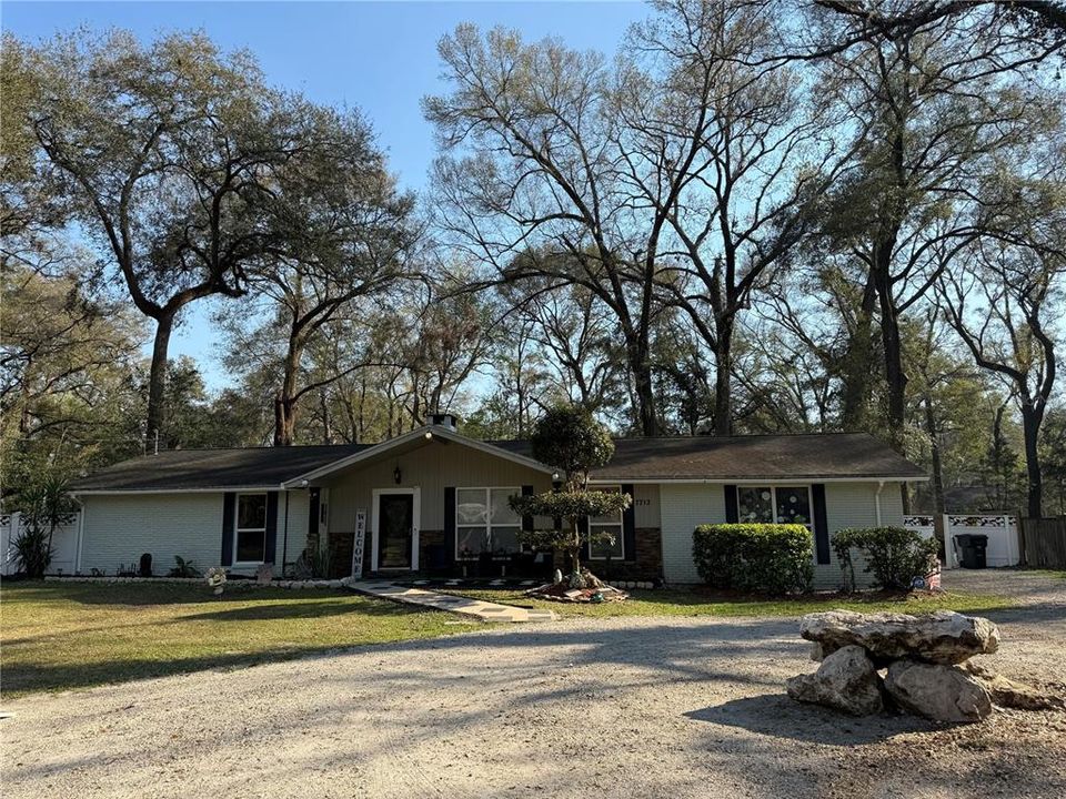 合同活跃: $382,000 (3 贝兹, 2 浴室, 1912 平方英尺)