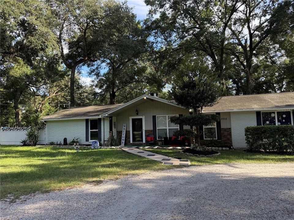 合同活跃: $382,000 (3 贝兹, 2 浴室, 1912 平方英尺)