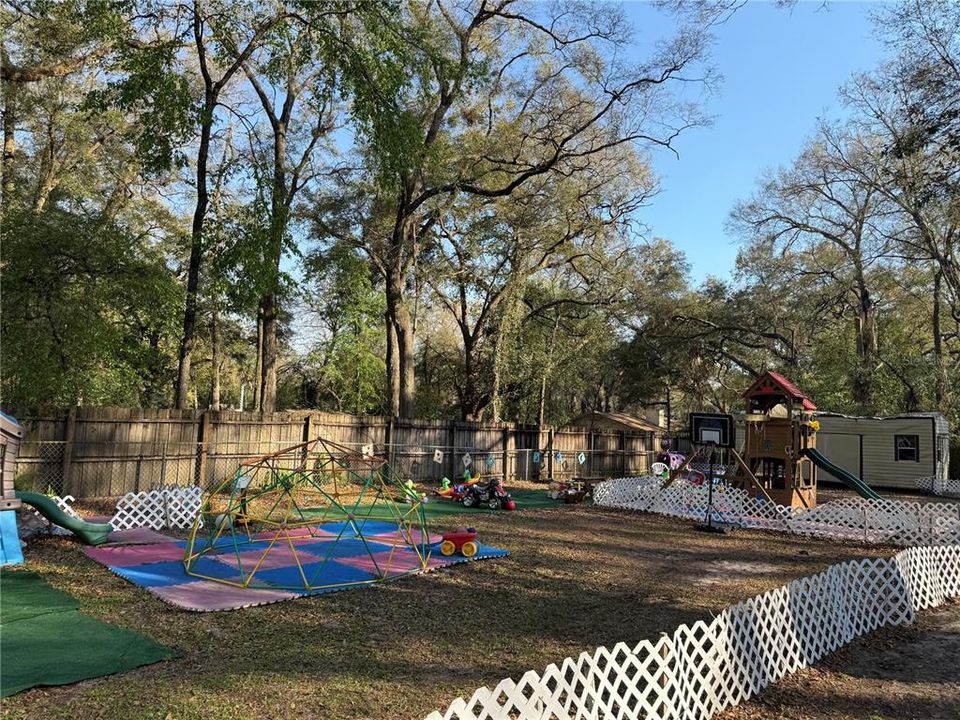 合同活跃: $382,000 (3 贝兹, 2 浴室, 1912 平方英尺)