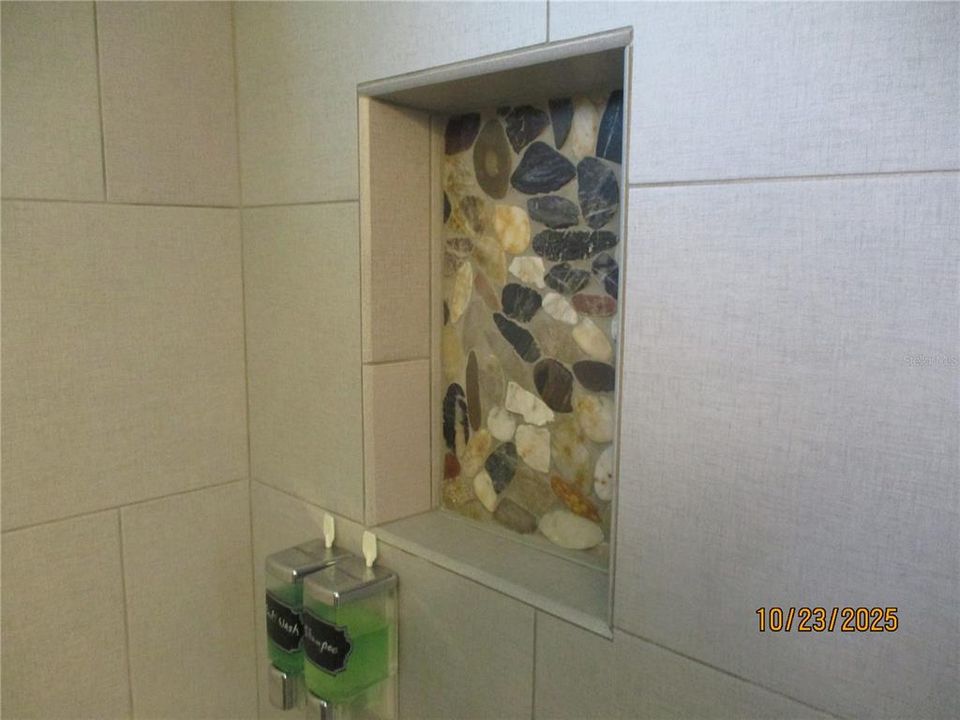 Active With Contract: $276,900 (2 beds, 2 baths, 1216 Square Feet)