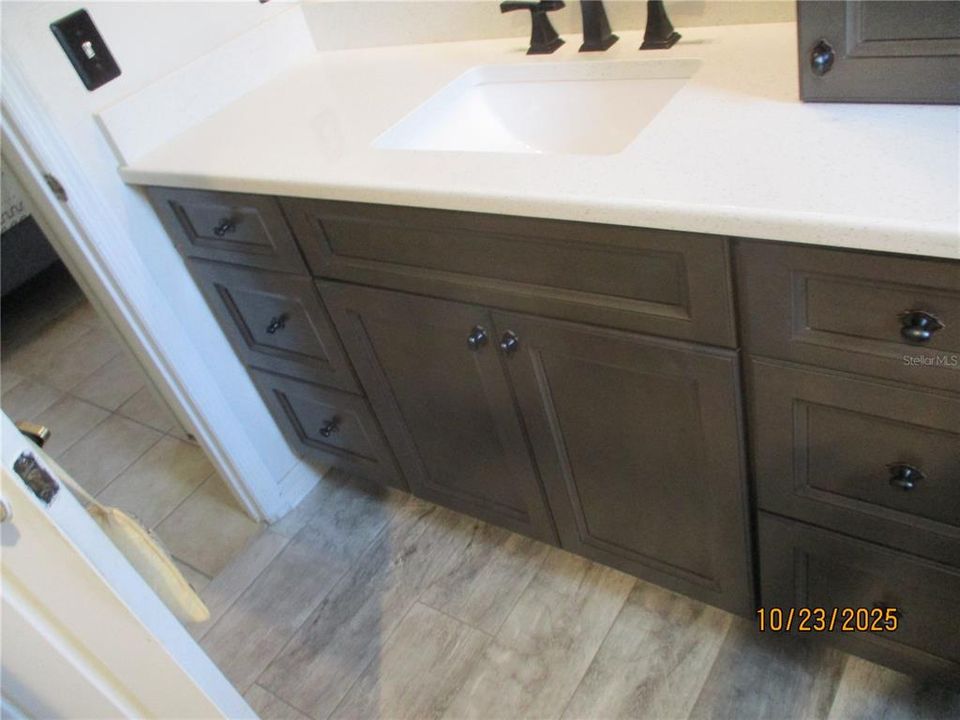 Active With Contract: $276,900 (2 beds, 2 baths, 1216 Square Feet)