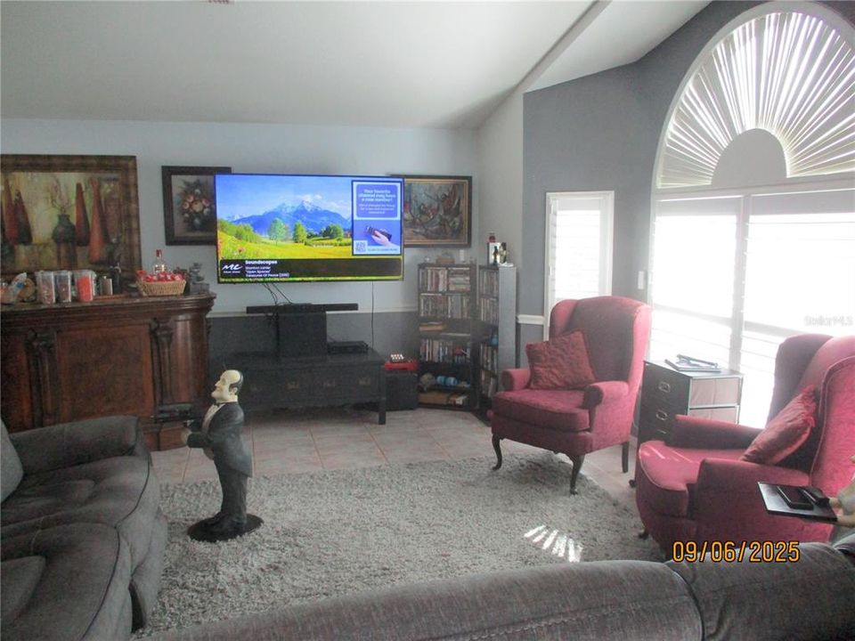 Active With Contract: $276,900 (2 beds, 2 baths, 1216 Square Feet)