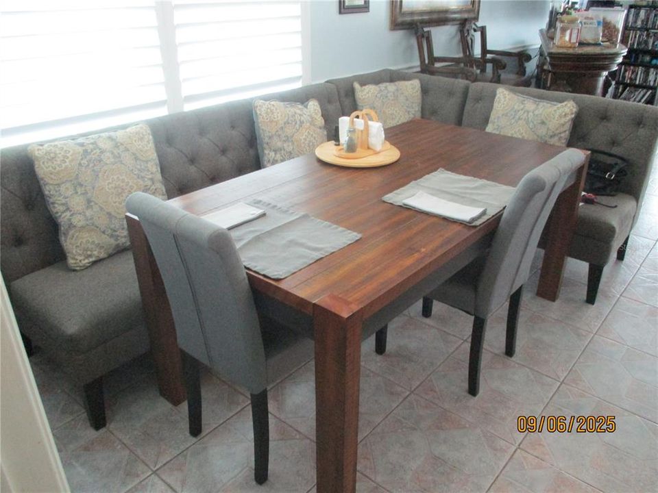 Active With Contract: $276,900 (2 beds, 2 baths, 1216 Square Feet)