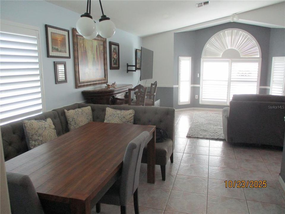 Active With Contract: $276,900 (2 beds, 2 baths, 1216 Square Feet)