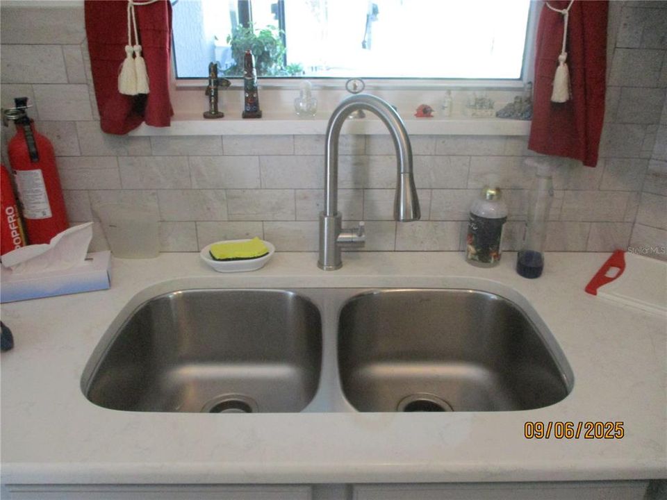 Active With Contract: $276,900 (2 beds, 2 baths, 1216 Square Feet)