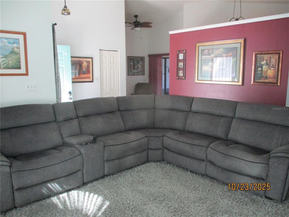 Active With Contract: $276,900 (2 beds, 2 baths, 1216 Square Feet)