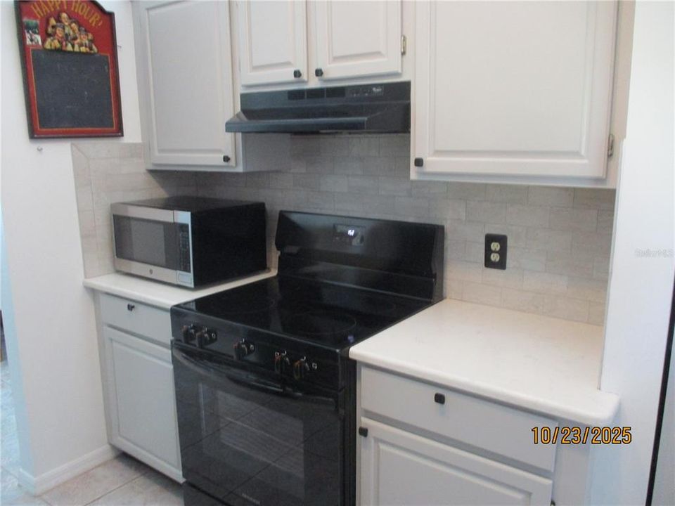 Active With Contract: $276,900 (2 beds, 2 baths, 1216 Square Feet)