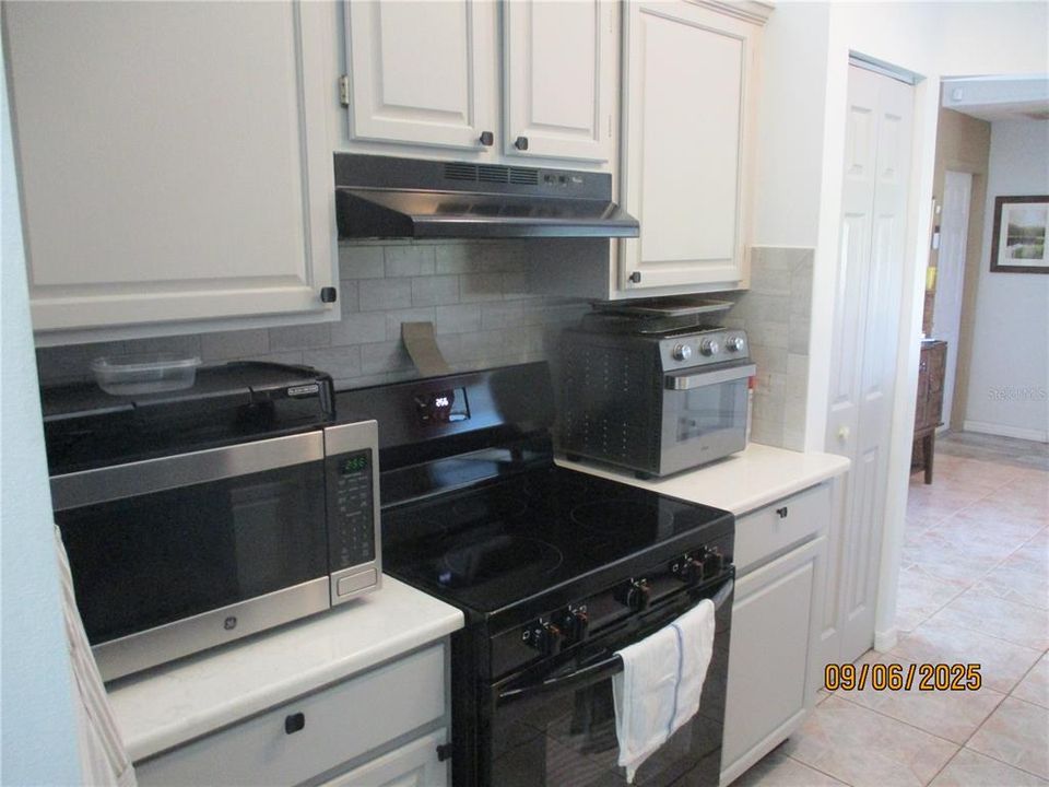 Active With Contract: $276,900 (2 beds, 2 baths, 1216 Square Feet)