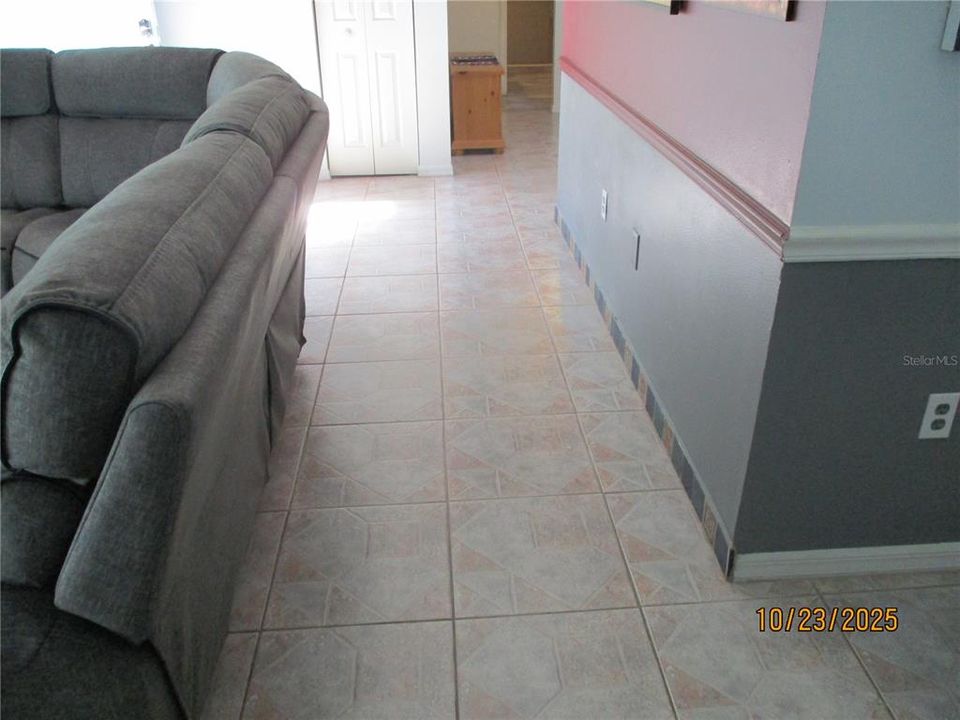 Active With Contract: $276,900 (2 beds, 2 baths, 1216 Square Feet)