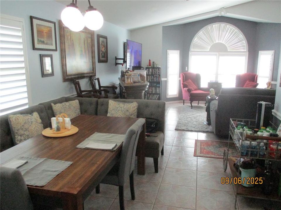 Active With Contract: $276,900 (2 beds, 2 baths, 1216 Square Feet)