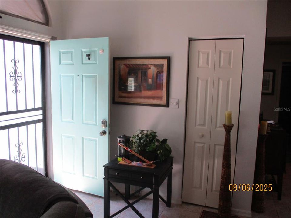 Active With Contract: $276,900 (2 beds, 2 baths, 1216 Square Feet)