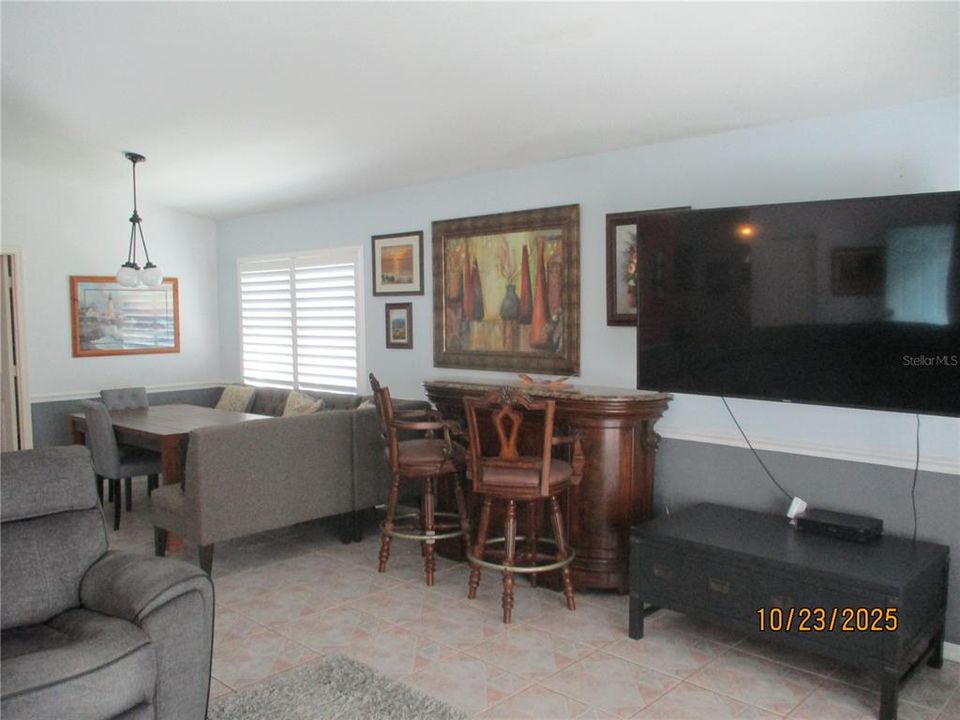 Active With Contract: $276,900 (2 beds, 2 baths, 1216 Square Feet)