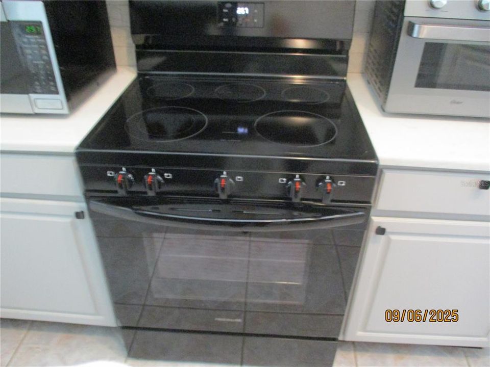 Active With Contract: $276,900 (2 beds, 2 baths, 1216 Square Feet)