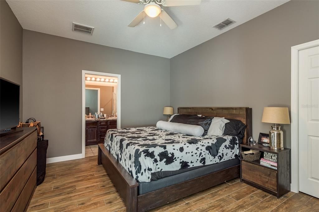 Active With Contract: $319,000 (3 beds, 2 baths, 1413 Square Feet)