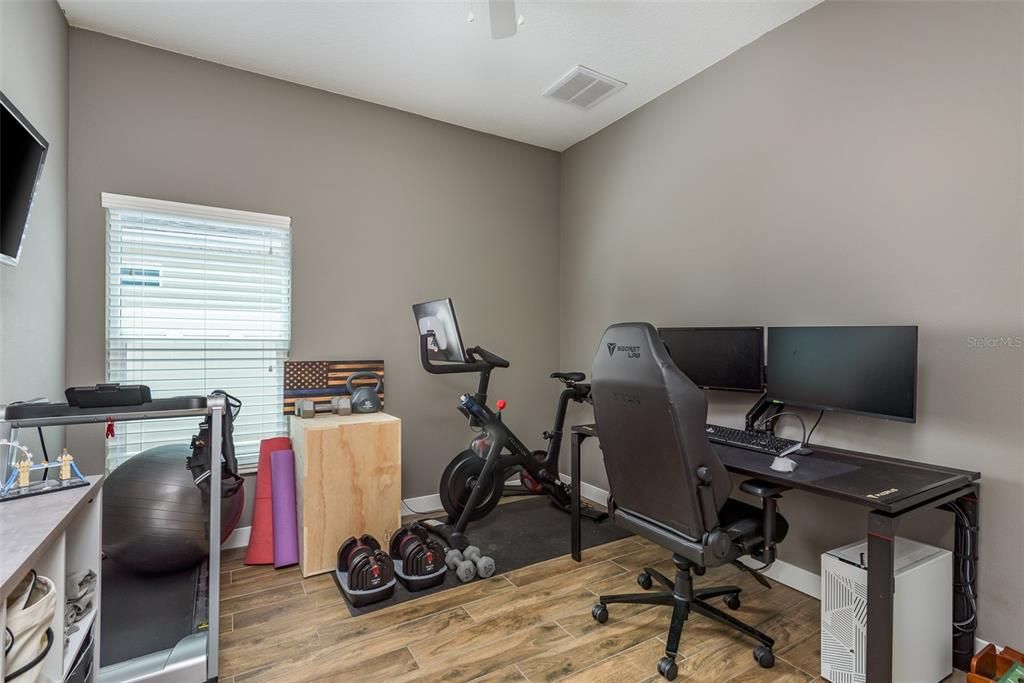 Active With Contract: $319,000 (3 beds, 2 baths, 1413 Square Feet)