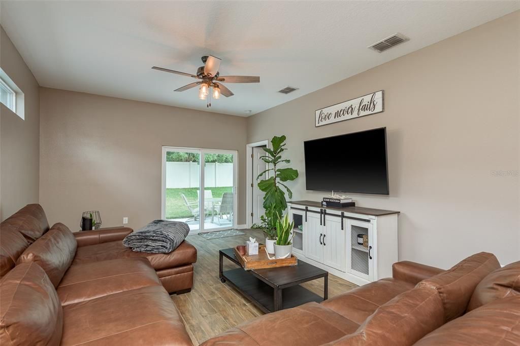 Active With Contract: $319,000 (3 beds, 2 baths, 1413 Square Feet)